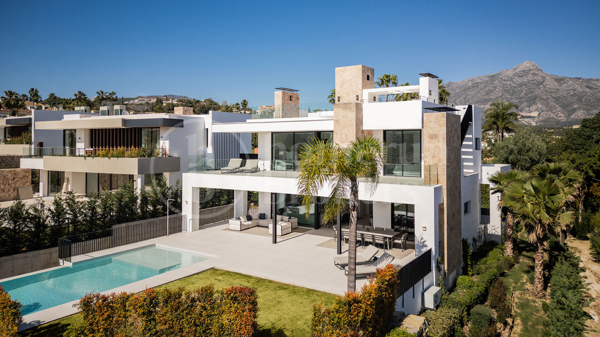 Villa Alba - Contemporary villa for sale in Los Naranjos with Golf Views