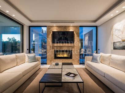 Villa Alba - Contemporary villa for sale in Los Naranjos with Golf Views