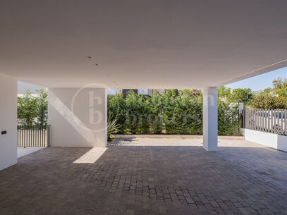 Villa Alba - Contemporary villa for sale in Los Naranjos with Golf Views