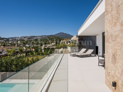 Villa Alba - Contemporary villa for sale in Los Naranjos with Golf Views