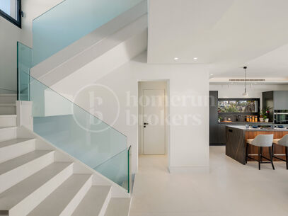 Villa Alba - Contemporary villa for sale in Los Naranjos with Golf Views