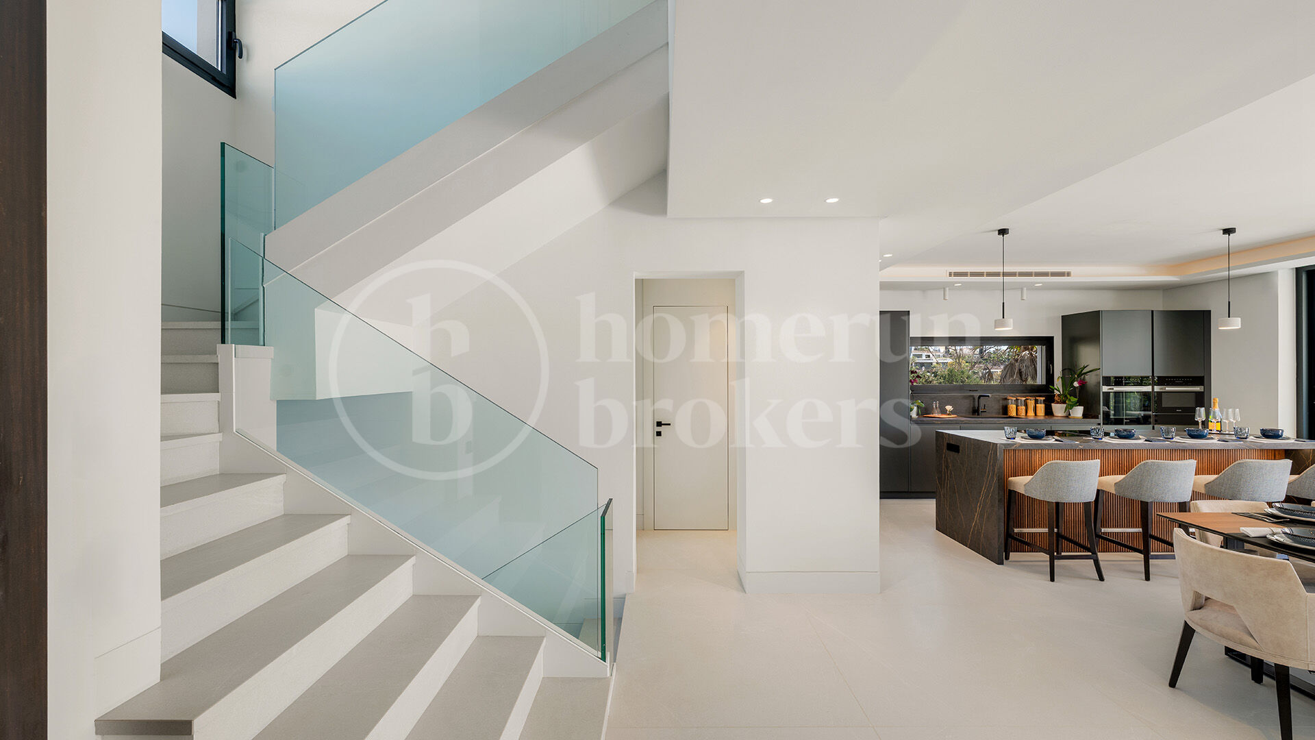 Villa Alba - Contemporary villa for sale in Los Naranjos with Golf Views