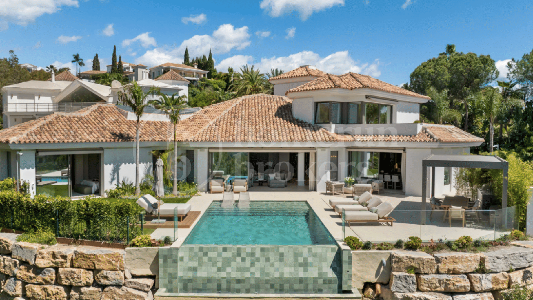 Villa till försäljning i El Herrojo, Benahavis