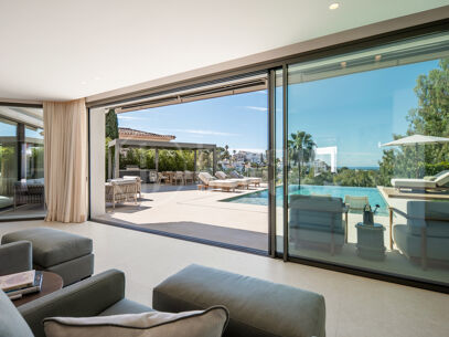 Villa till försäljning i El Herrojo, Benahavis