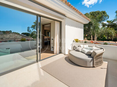 Villa till försäljning i El Herrojo, Benahavis