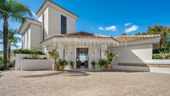 Casa Calma - Contemporary luxury villa for sale in El Herrojo