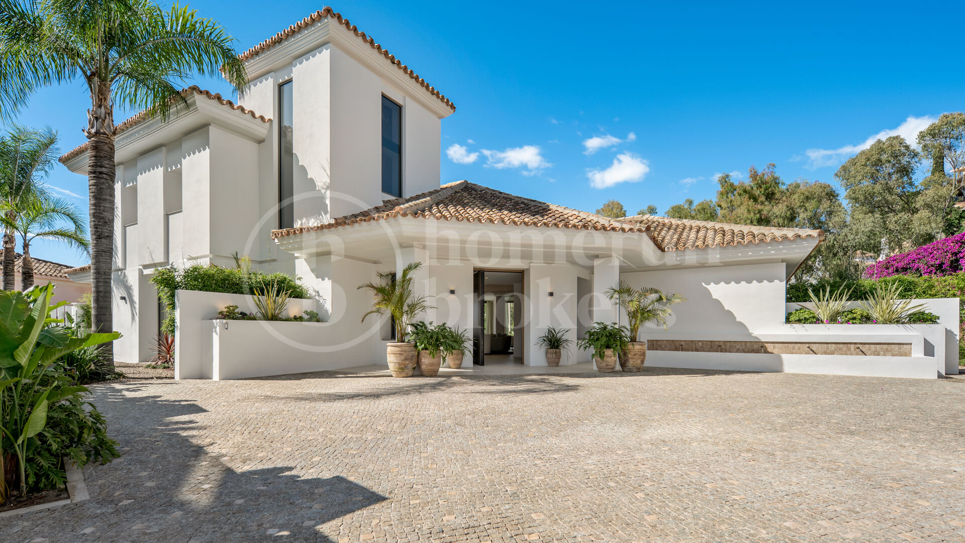 Villa till försäljning i El Herrojo, Benahavis