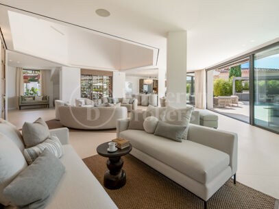 Villa till försäljning i El Herrojo, Benahavis