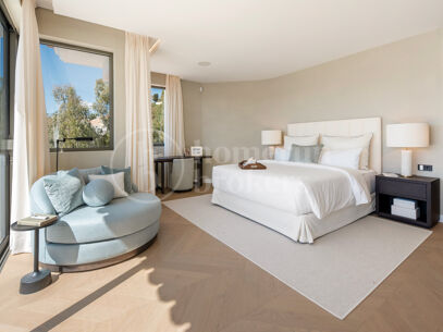 Villa till försäljning i El Herrojo, Benahavis