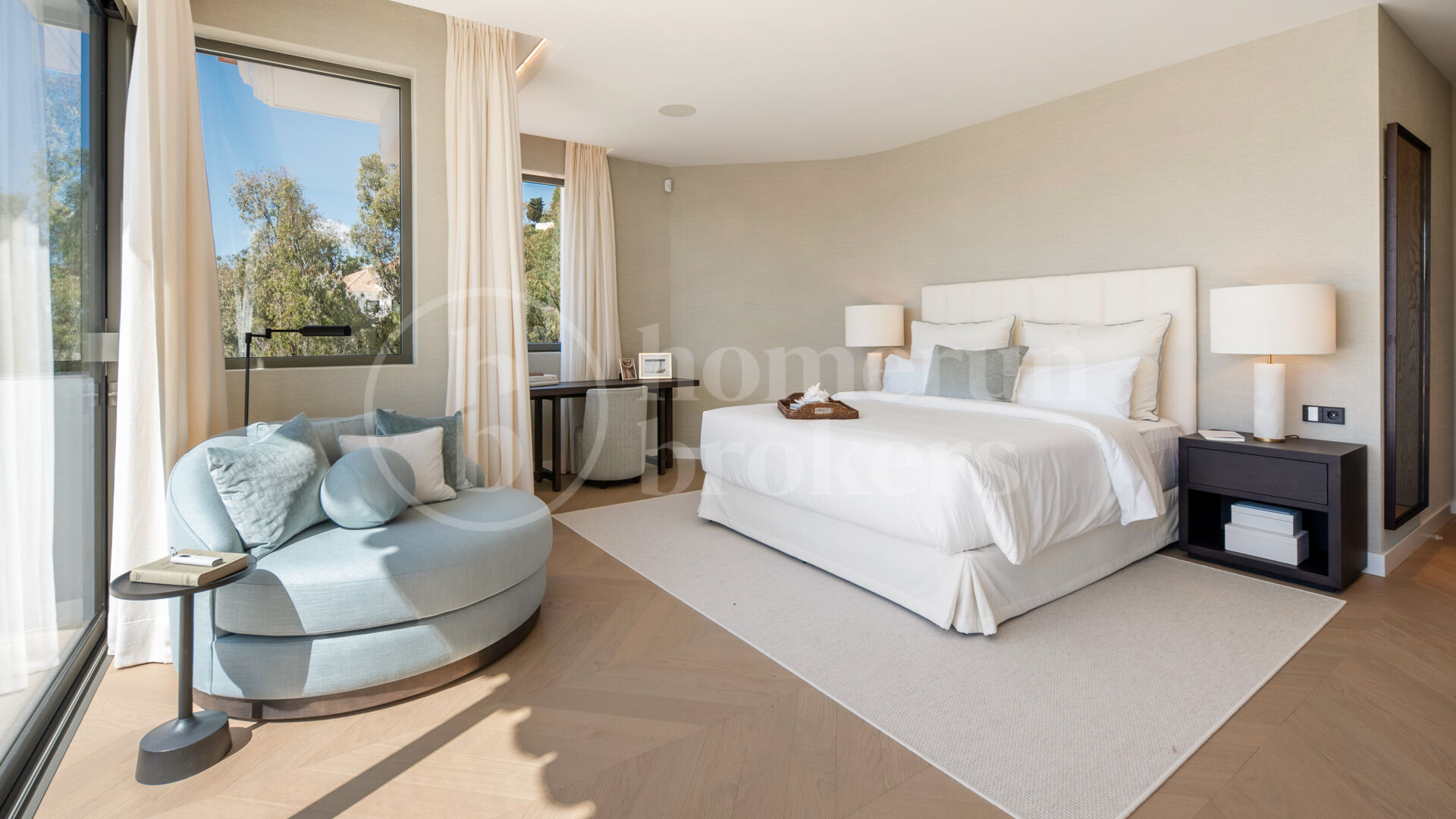 Villa till försäljning i El Herrojo, Benahavis