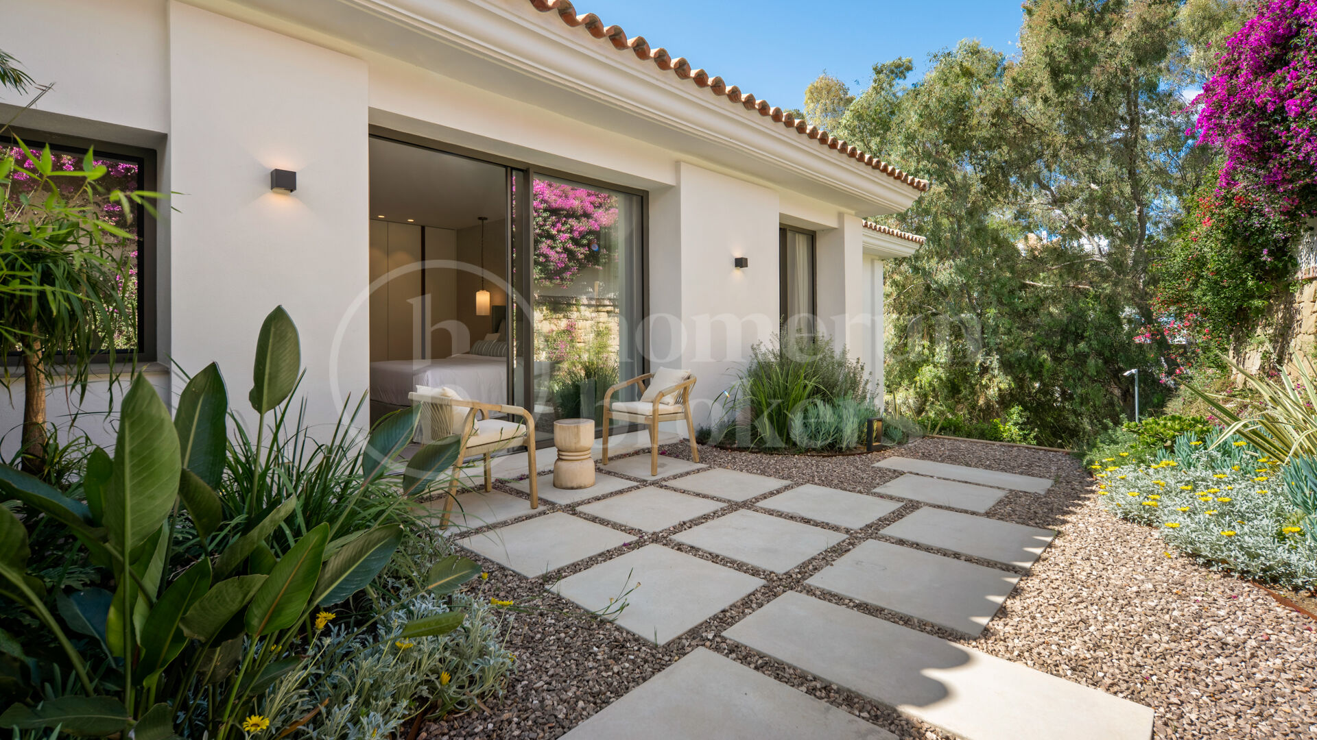 Villa till försäljning i El Herrojo, Benahavis