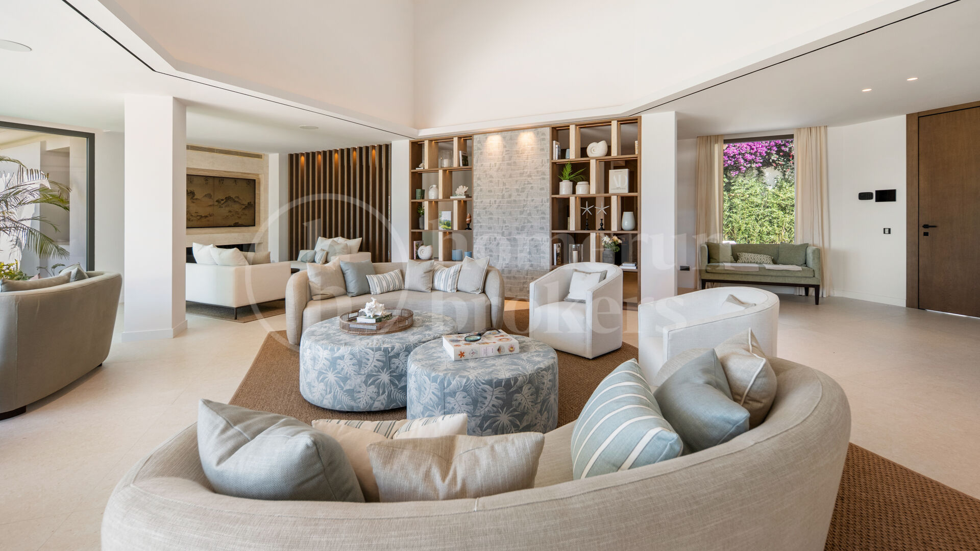 Villa till försäljning i El Herrojo, Benahavis