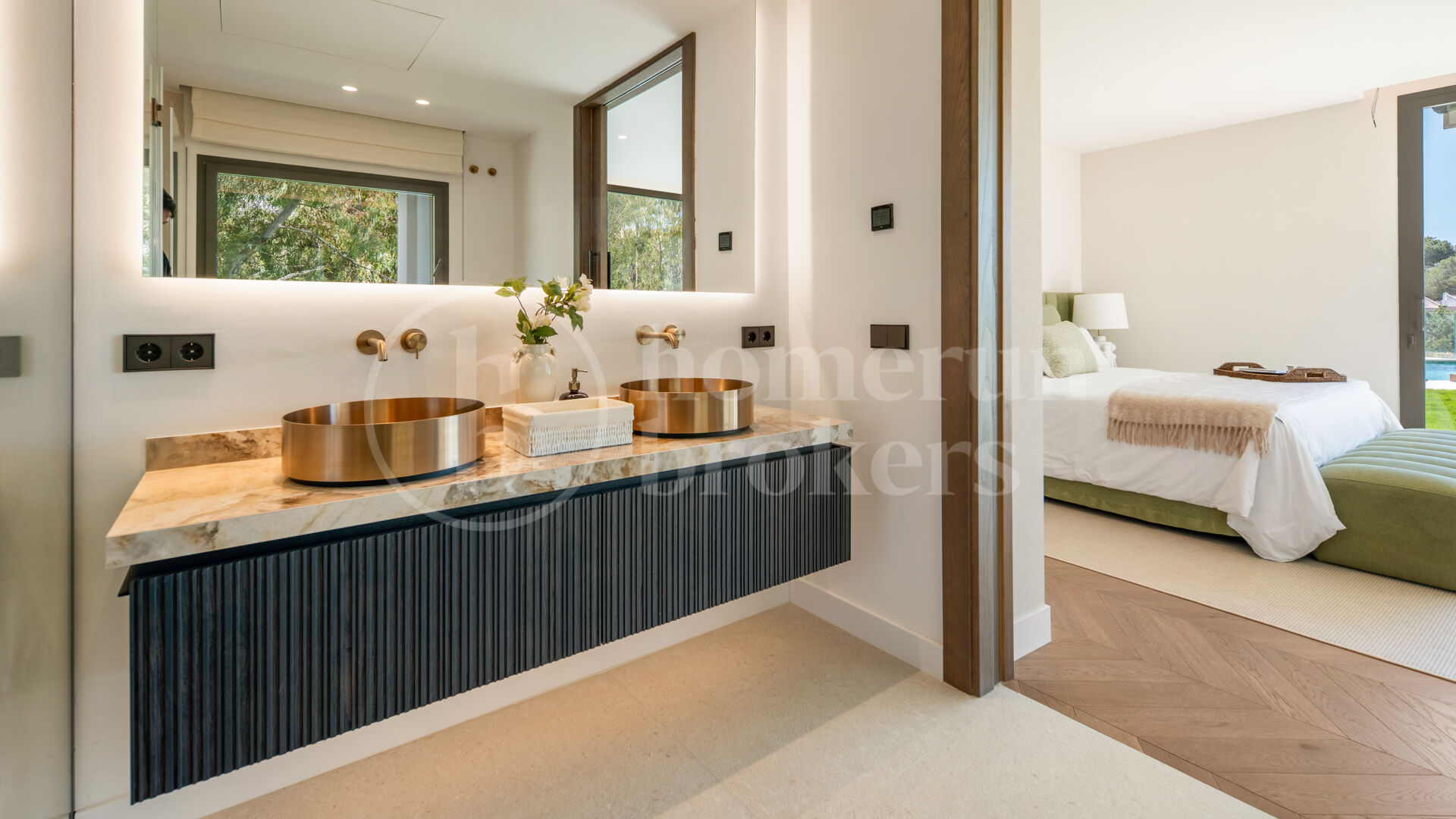 Villa till försäljning i El Herrojo, Benahavis