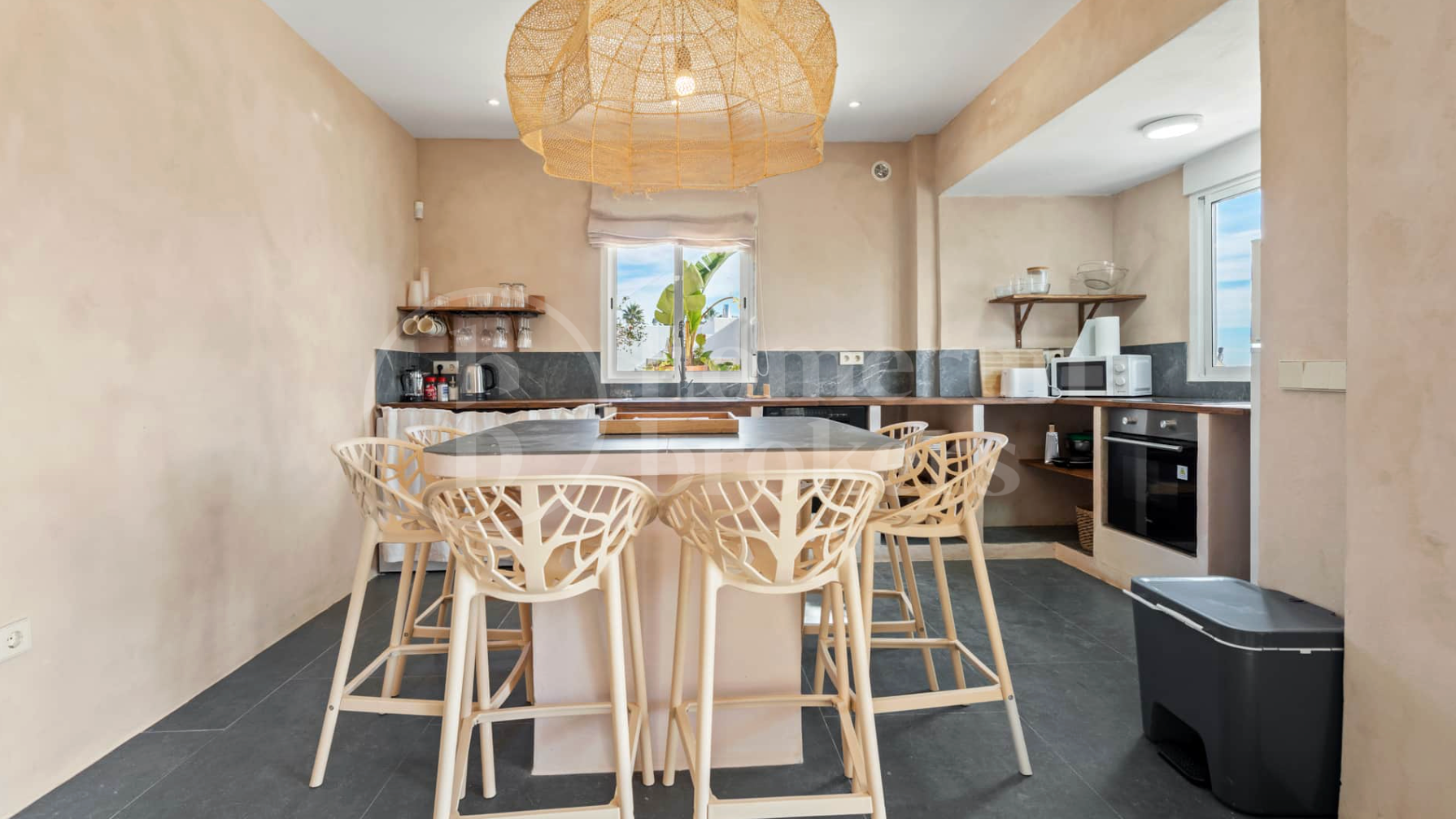 Frontline Beach Boutique Hotel för Sale Sotogrande