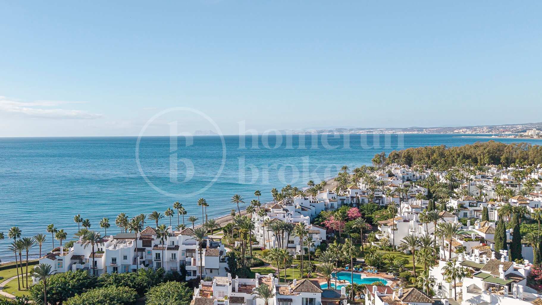 Apartment Alcazaba - Luxury Front Line Beach Ground Floor Apartment