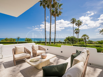 Apartment Alcazaba - Luxury Front Line Beach Ground Floor Apartment