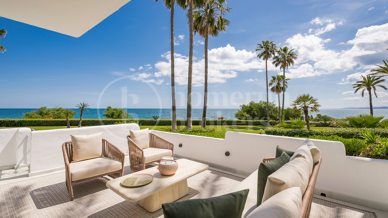Apartment Alcazaba - Luxury Front Line Beach Ground Floor Apartment