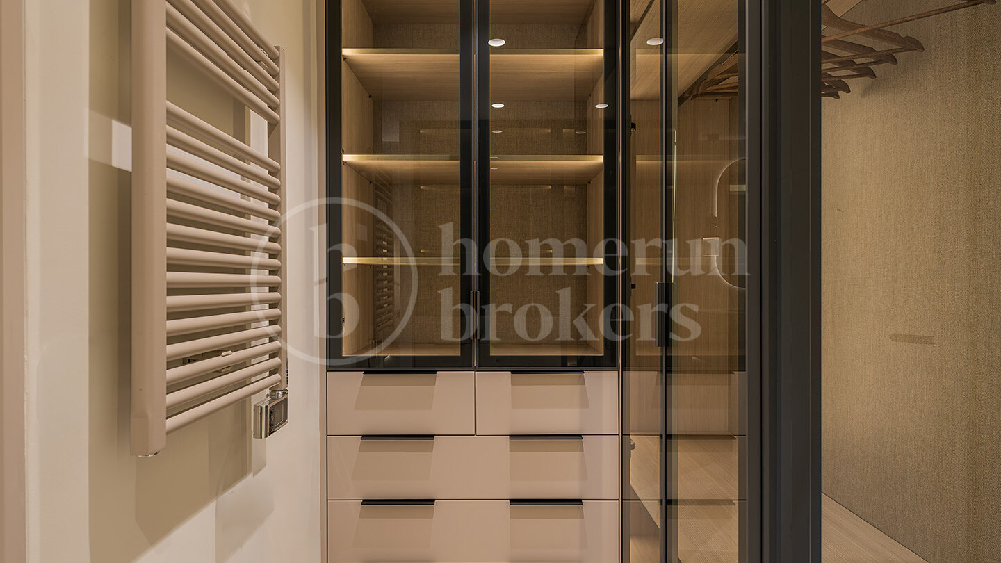 Apartment Alcazaba - Luxury Front Line Beach Ground Floor Apartment