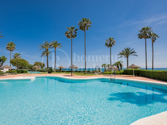 Apartment Alcazaba - Luxury Front Line Beach Ground Floor Apartment