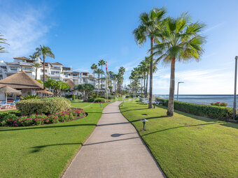 Apartment Alcazaba - Luxury Front Line Beach Ground Floor Apartment