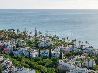 Apartment Alcazaba - Luxury Front Line Beach Ground Floor Apartment