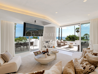 Apartment Alcazaba - Luxury Front Line Beach Ground Floor Apartment