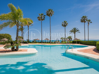 Apartment Alcazaba - Luxury Front Line Beach Ground Floor Apartment