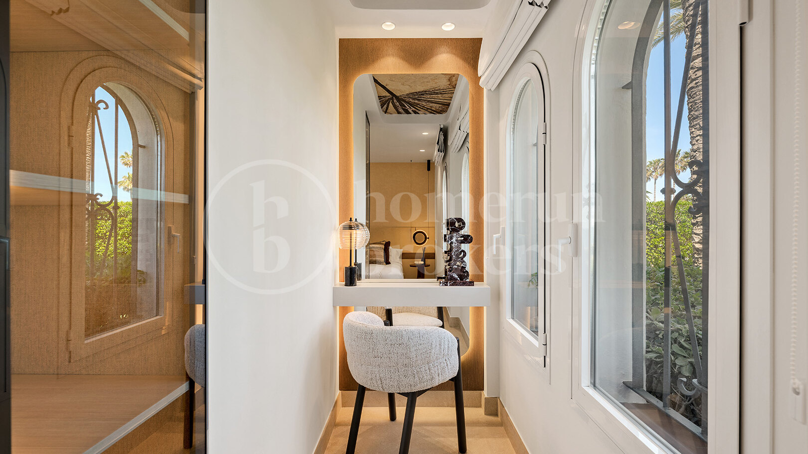 Apartment Alcazaba - Luxury Front Line Beach Ground Floor Apartment