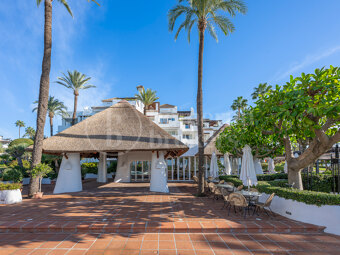 Apartment Alcazaba - Luxury Front Line Beach Ground Floor Apartment