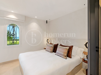 Apartment Alcazaba - Luxury Front Line Beach Ground Floor Apartment
