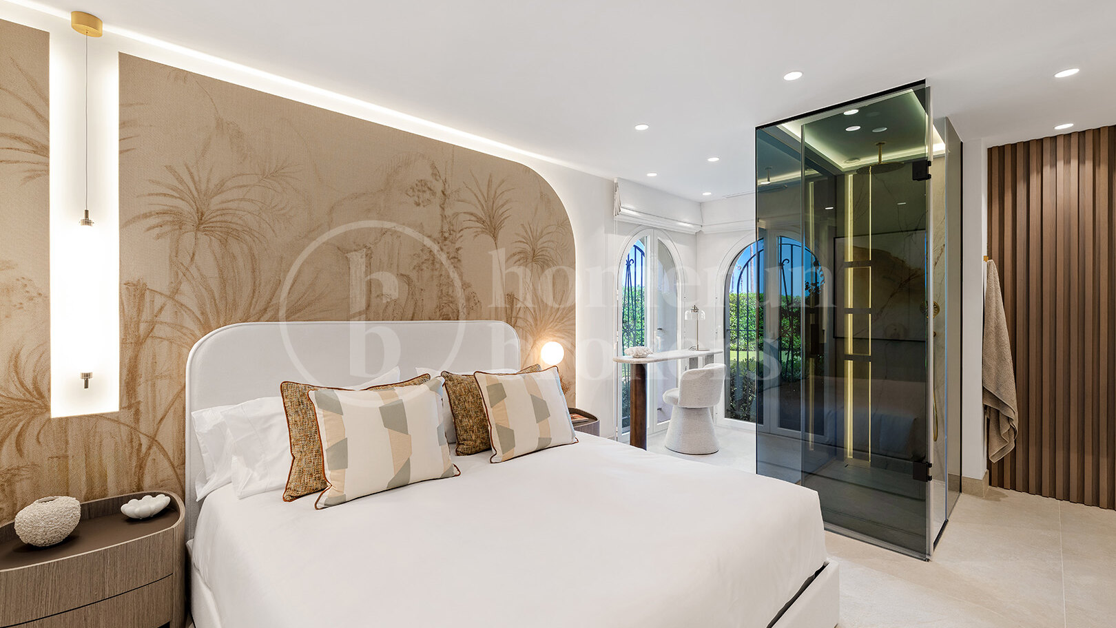 Apartment Alcazaba - Luxury Front Line Beach Ground Floor Apartment