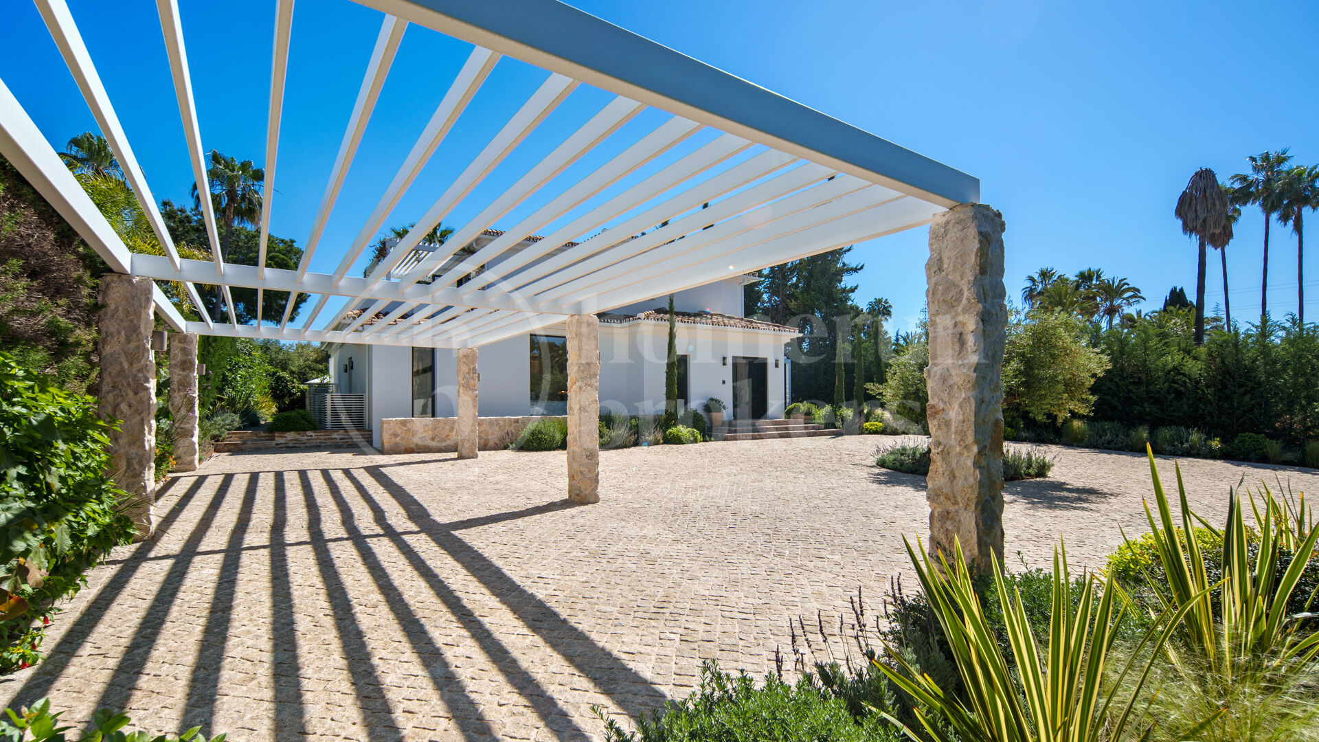 Casa Koi - Contemporary Frotnline Golf villa