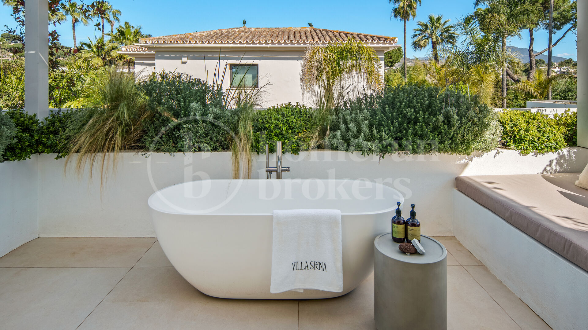 Casa Koi - Contemporary Frotnline Golf villa