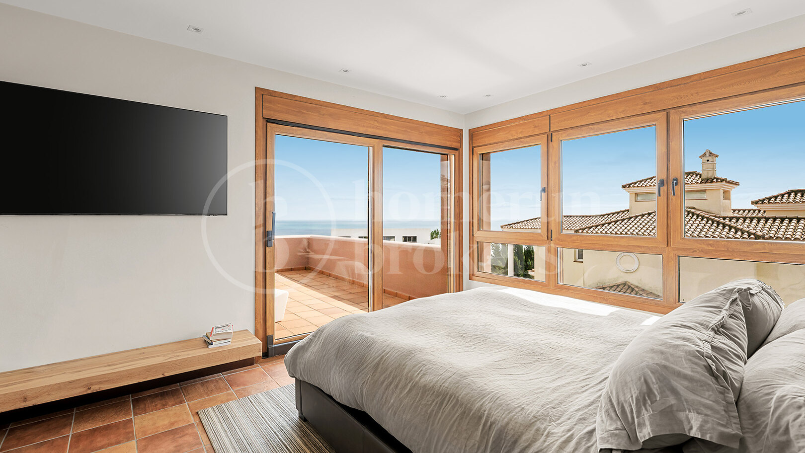Villa Alcaidesa - sea view villa with guest apartment