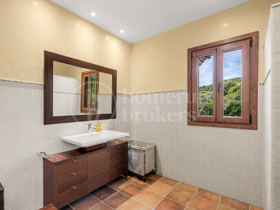Villa Alcaidesa - sea view villa with guest apartment