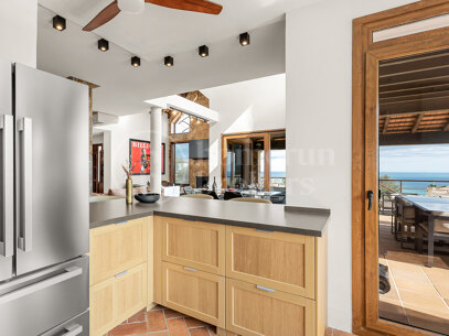 Villa Alcaidesa - sea view villa with guest apartment