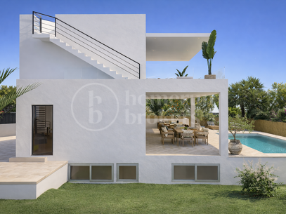 Villa Oceana - Modern beach villa with pool and sea views