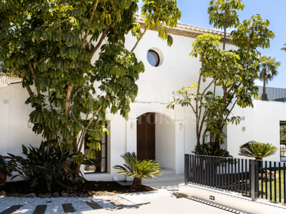 Villa Rita – Renoverad villa i El Paraíso Alto med havsutsikt
