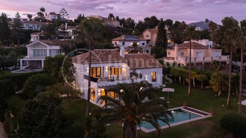 Villa Rita – Renoverad villa i El Paraíso Alto med havsutsikt