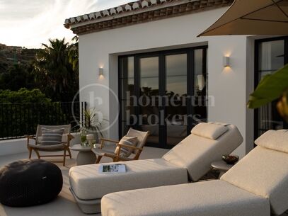 Villa Rita – Renoverad villa i El Paraíso Alto med havsutsikt