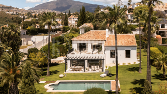 Villa Rita - Renovated Villa El Paraiso Alto with Sea Views