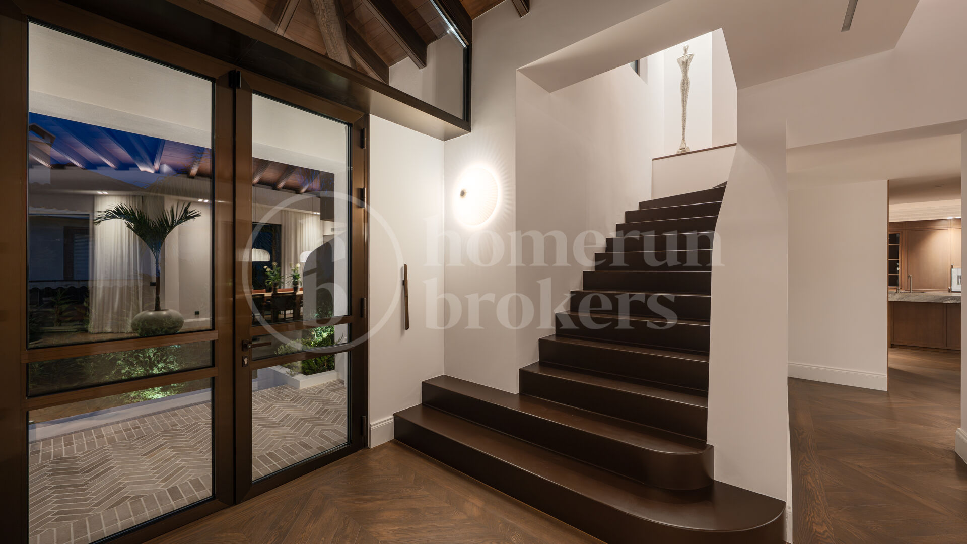 Villa Kumo - Luxury Designer Villa in El Herrojo