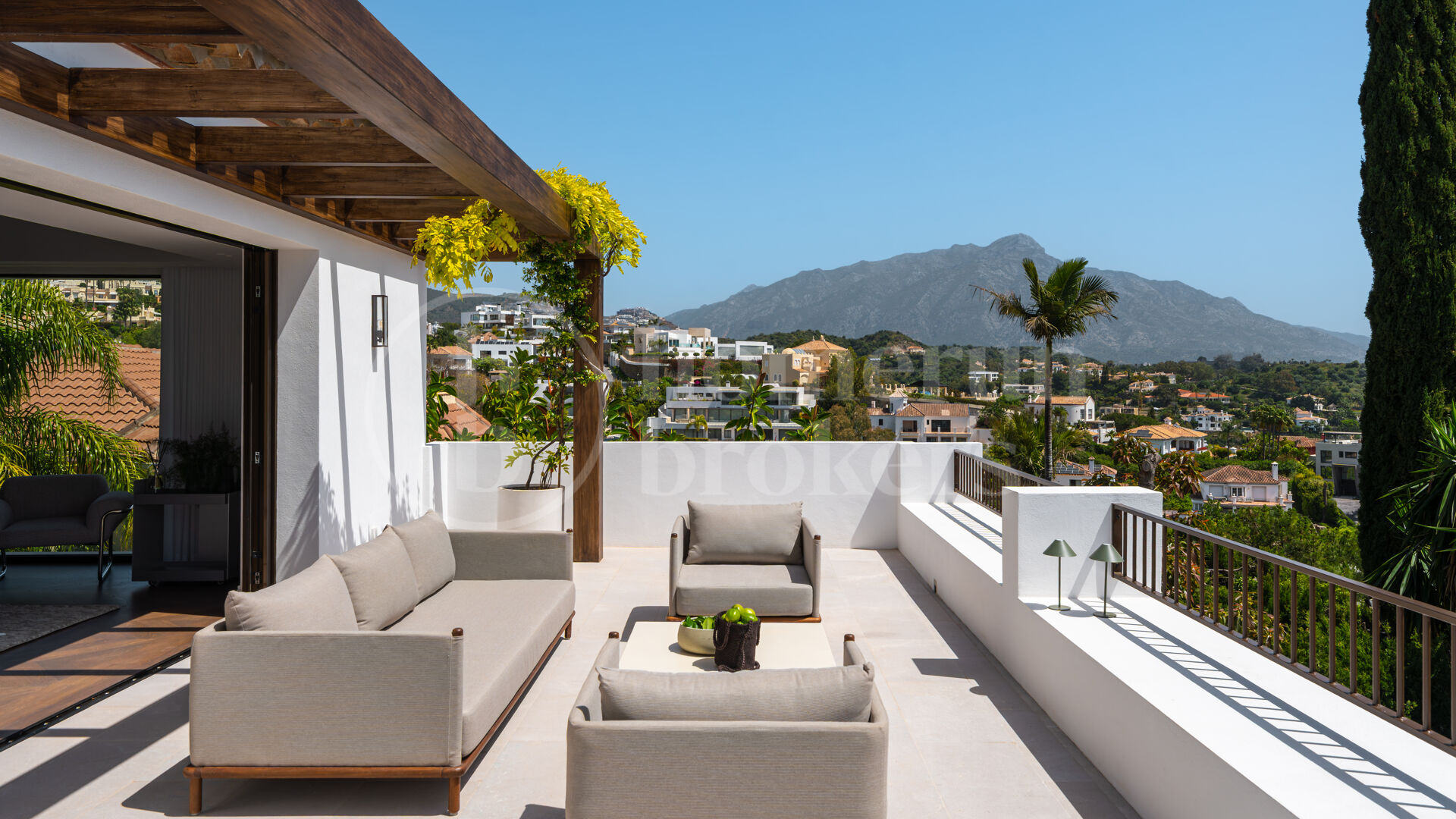 Villa Kumo - Luxury Designer Villa in El Herrojo