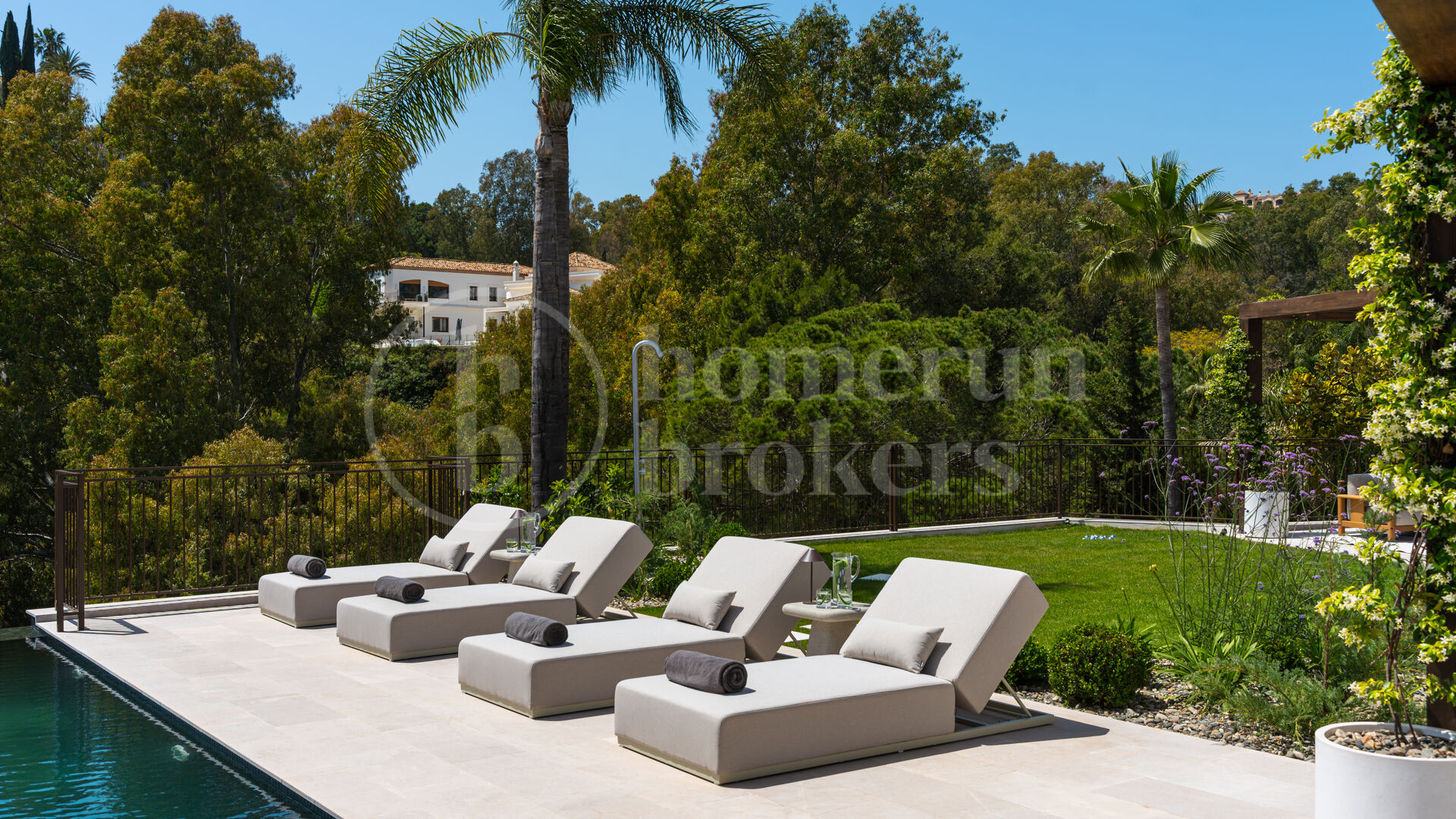 Villa Kumo - Luxury Designer Villa in El Herrojo