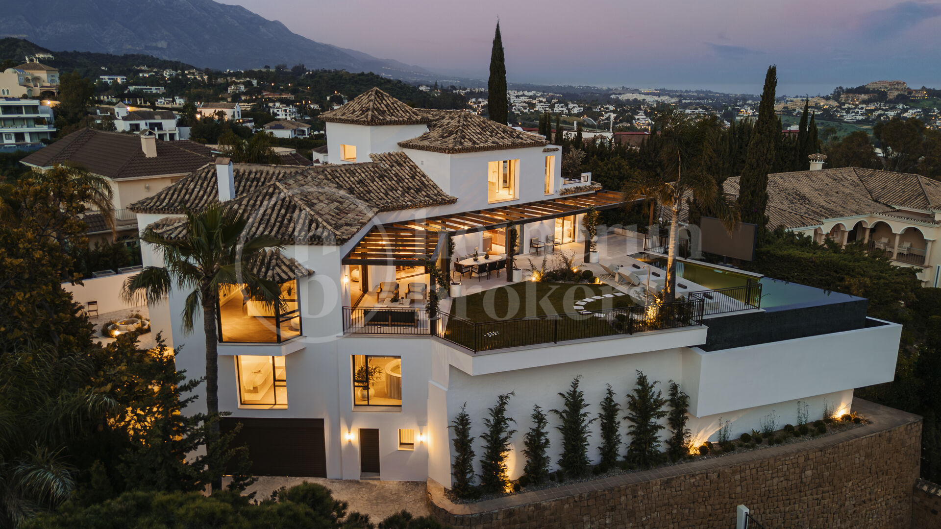 Villa Kumo - Luxury Designer Villa in El Herrojo