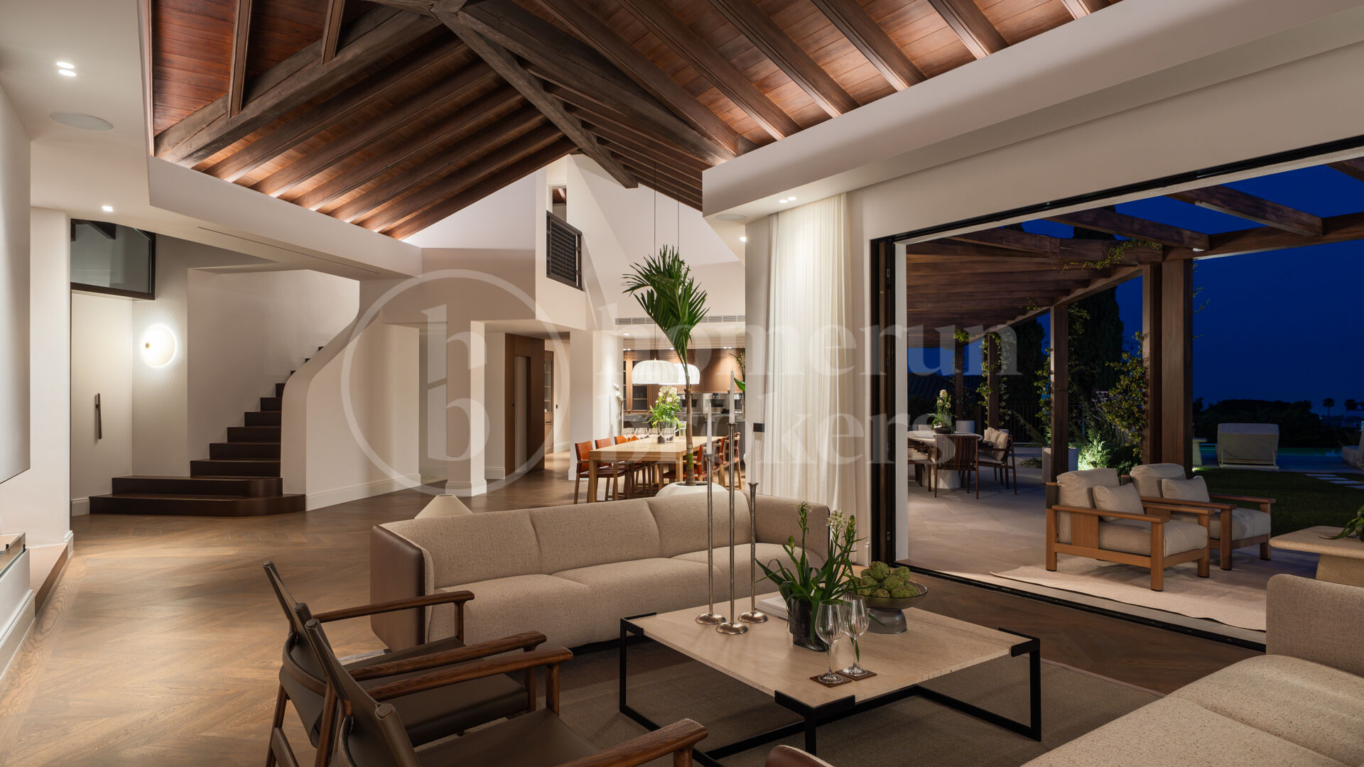 Villa Kumo - Luxury Designer Villa in El Herrojo