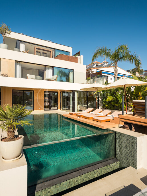 Villa View - Luxury renovated villa with sea views Nueva Andalucía