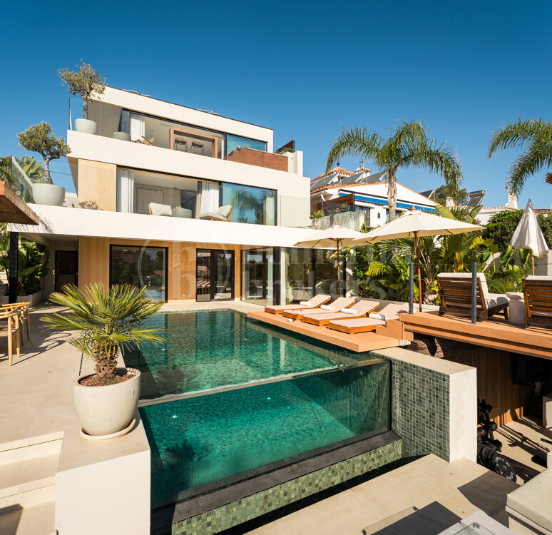 Villa View - Luxury renovated villa with sea views Nueva Andalucía