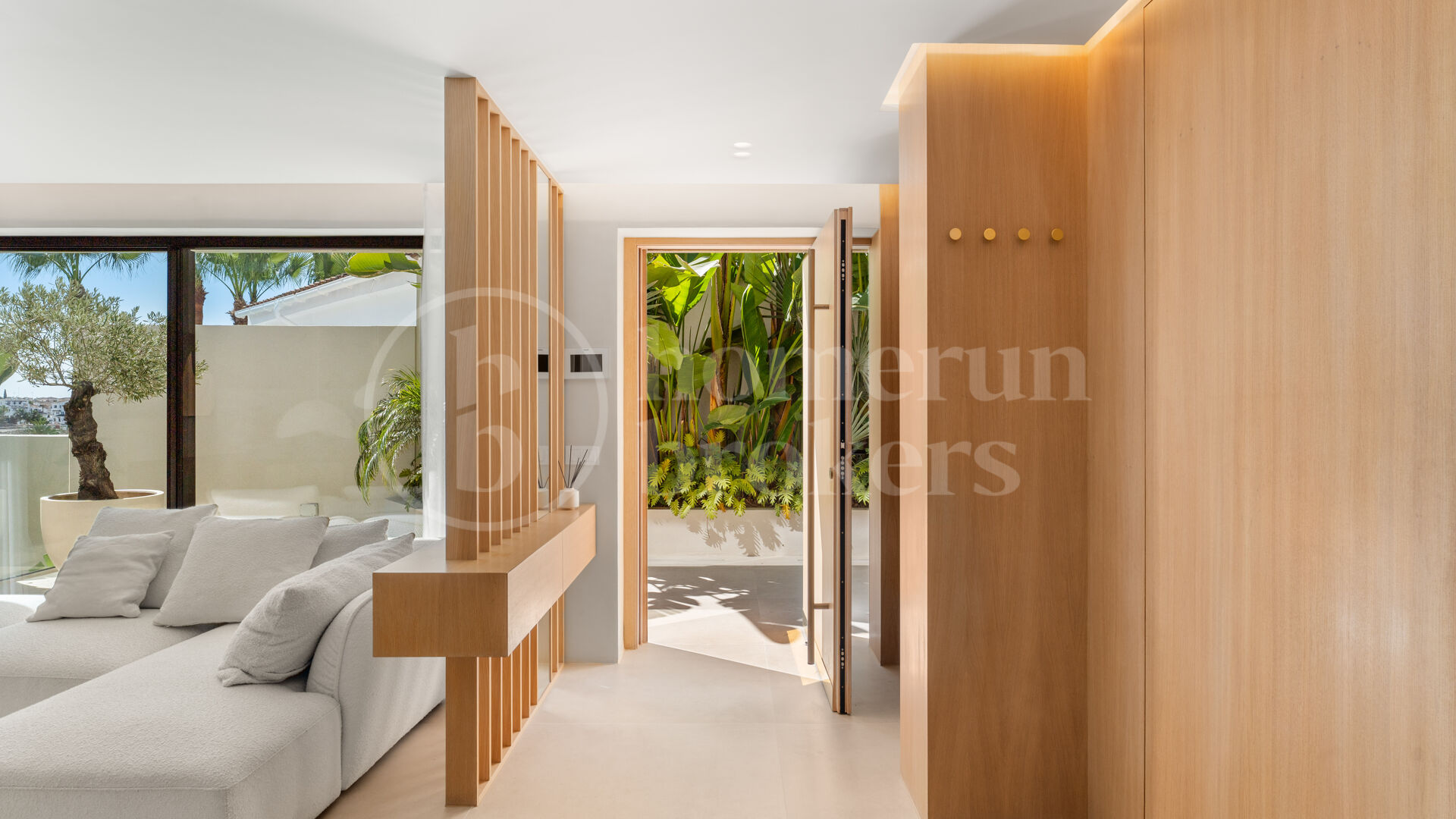 Villa View - Luxury renovated villa with sea views Nueva Andalucía