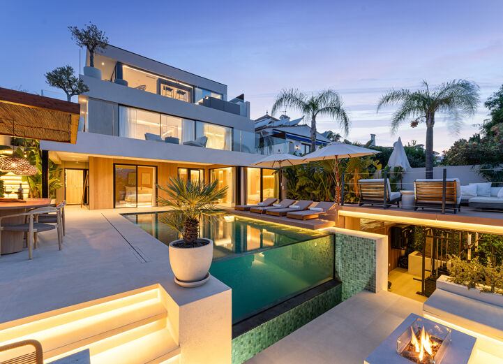 Luxury Villa For Sale In Nueva Andalucia